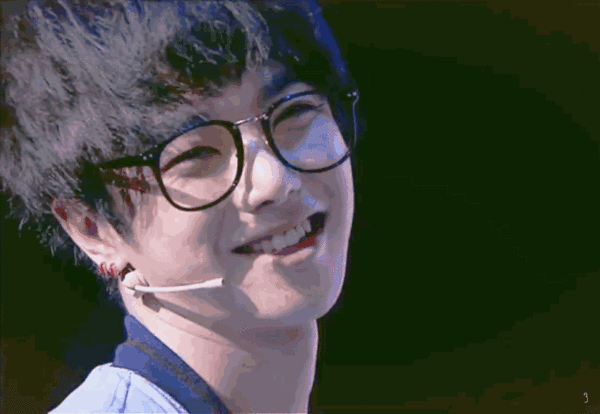 有哪些好看的华晨宇照片(无水印的)?