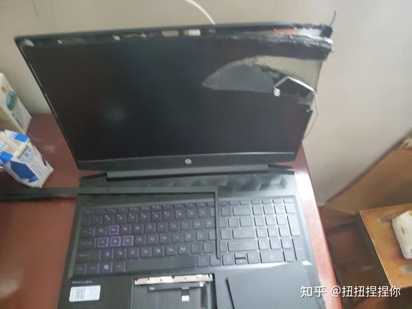 电脑摔成这样主板都有一点弯还有救吗
