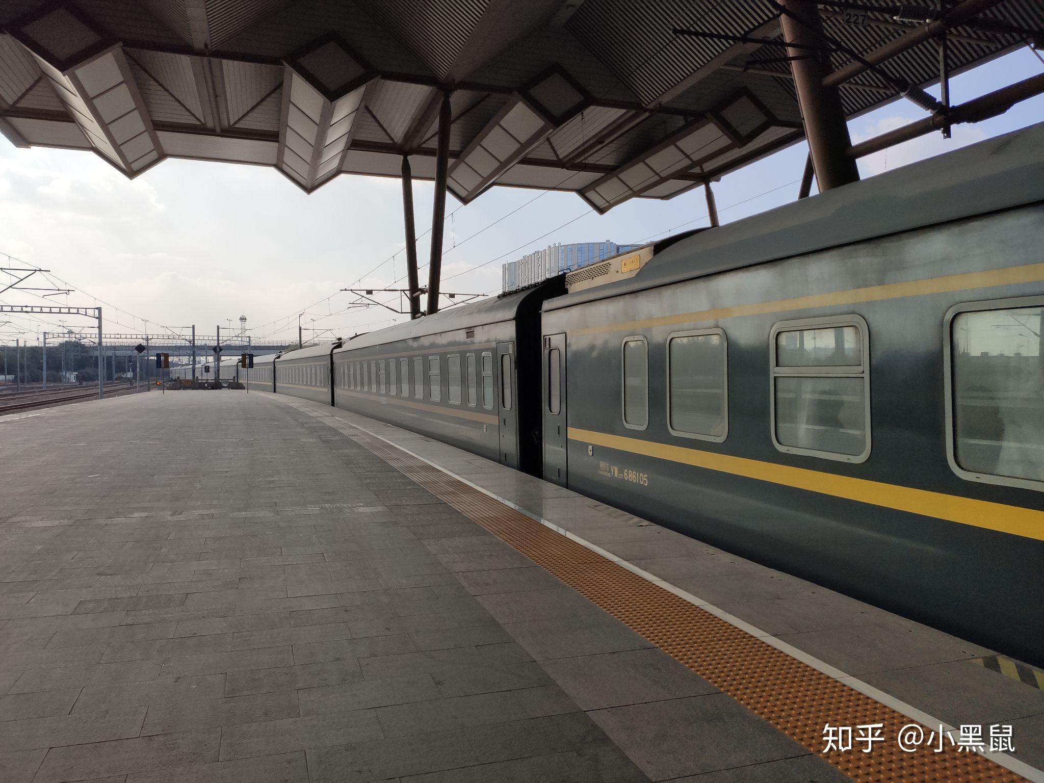 是京沪普速线沪宁区间仅存的软座车;且z215次列车在南京-上海区间排点