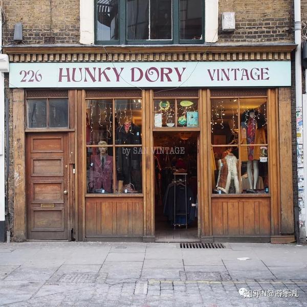 【hunky dory】 hunky dory也算是brick lane上的老店了,可爱的木色