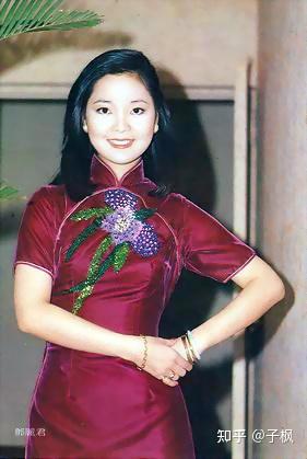 第一知性美人邓丽君,穿上旗袍,惊艳一个时代