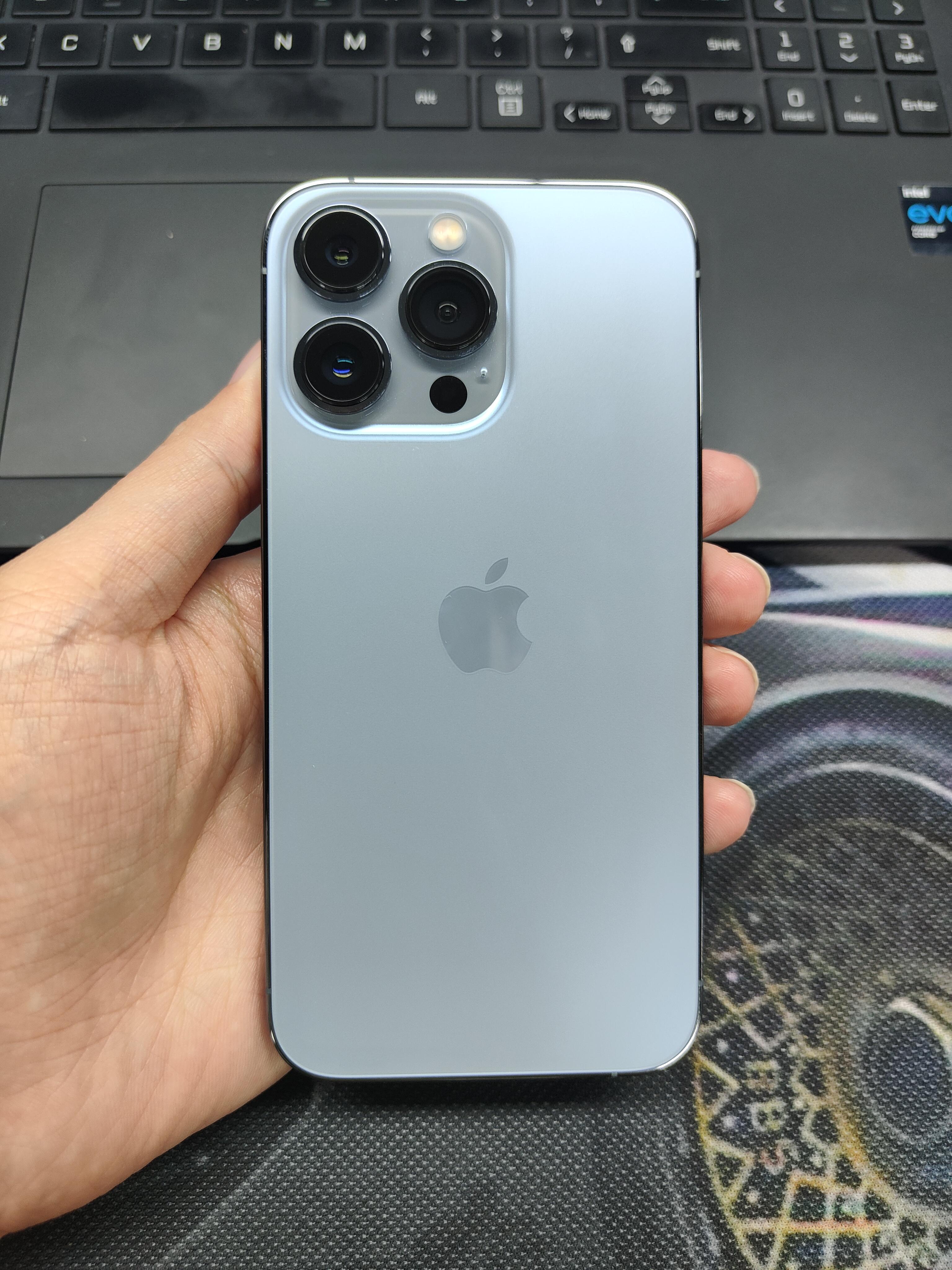 iphone13pro远峰蓝上手对比iphone12pro更强也更丑了