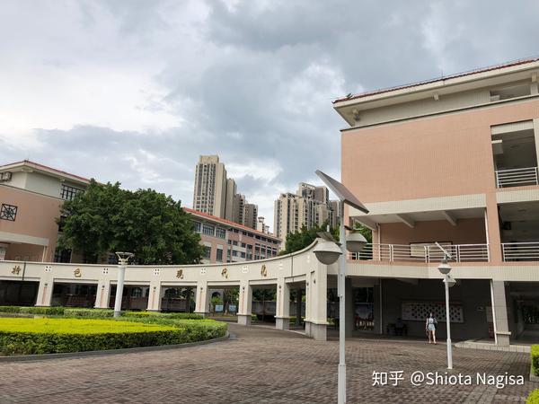 珠海市第一右侧,胜券在握广场,左侧新语中心,中学实验楼读本文高中信息2卷图片