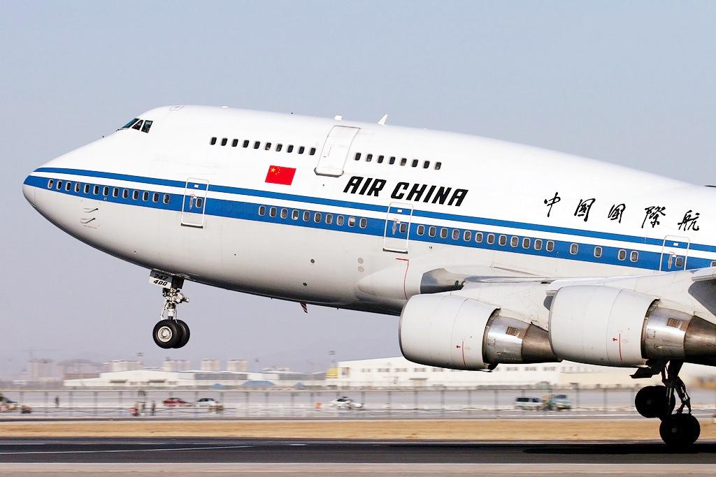 波音747飞机的机头上,为什么有一个隆起的包?