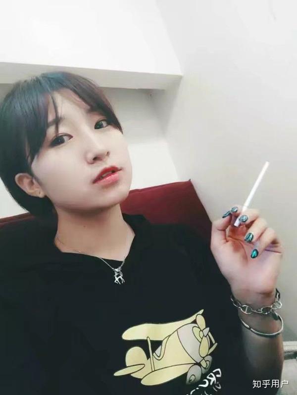 抽烟的女生是什么样的女生?