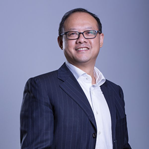 彭博   华为集团高级副总裁,董事