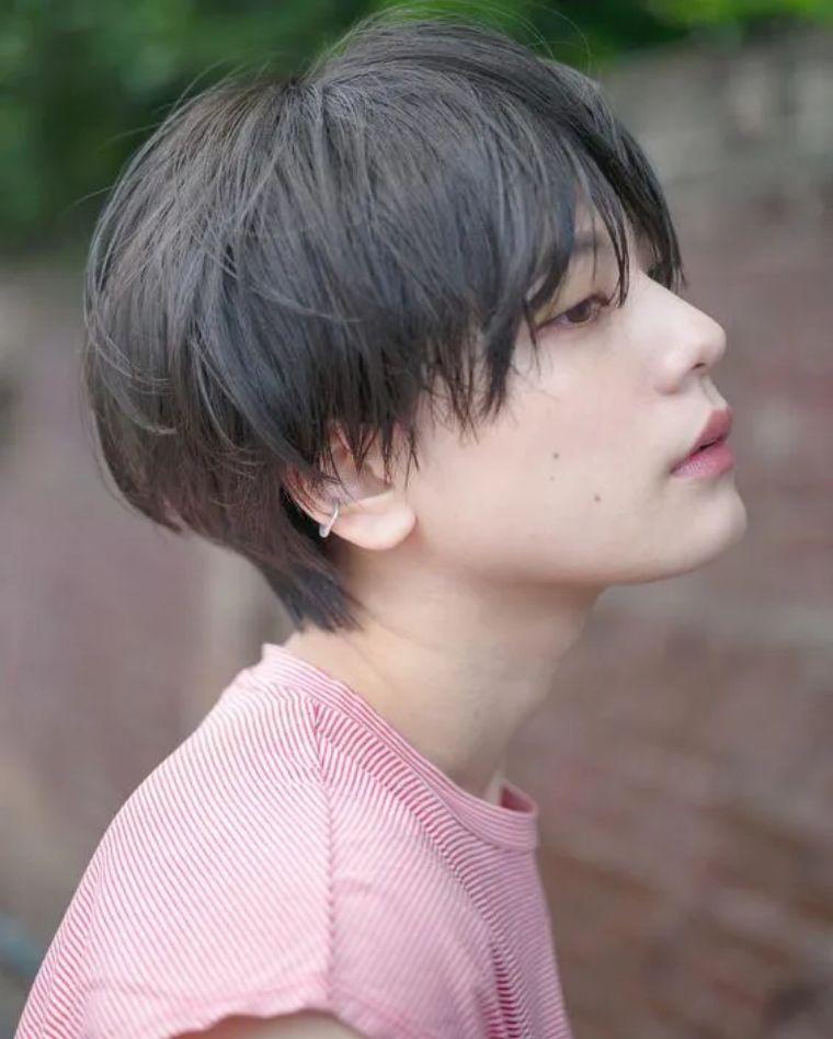 有没有推荐的女生短发发型超短发也行