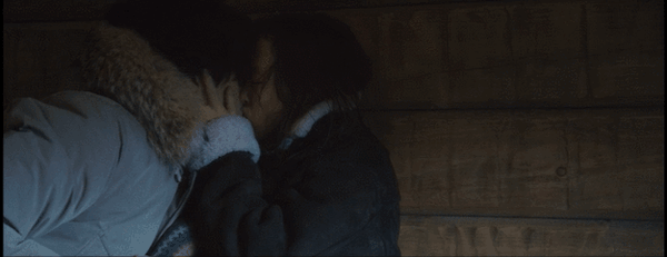 孔刘最苏沙发吻戏上热搜3亿网友疯狂尖叫放开那个女人让我来啊啊