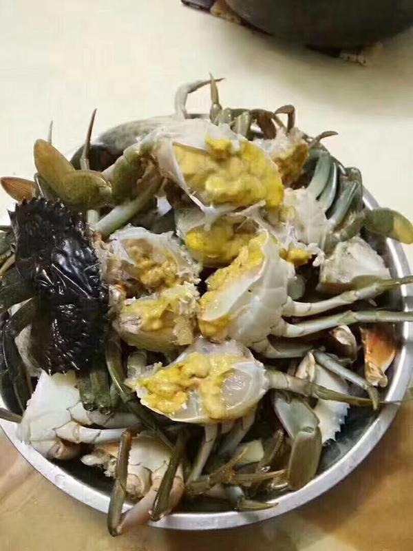 黑燕蟹——也是满膏蟹,也称重壳蟹,是最好的肉蟹即将换壳变膏蟹的一种