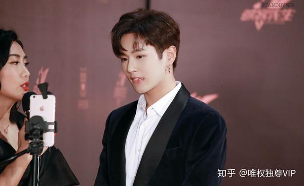 如何看待 uniq 李汶翰参与《青春有你》,重新出发?