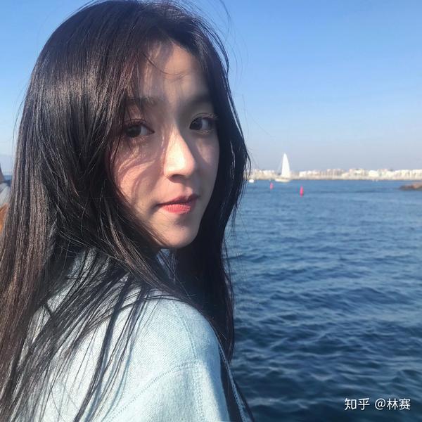 高中时素颜就好看的女生长大化妆后岂不是逆天吗?