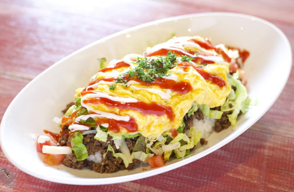 「塔可饭(taco rice)」是以墨西哥料理「墨西哥卷饼」为灵感,在米饭