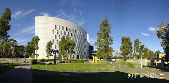迪肯大学除了在墨尔本burwood有校区之外,其实他的主校区坐落在
