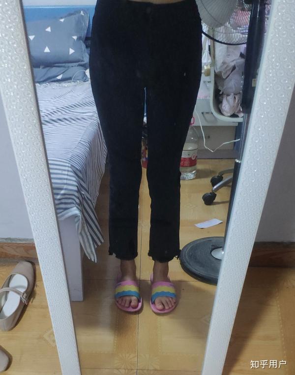 我种腿吗 这样看好像还可以对吧 hhhh穿衣服必须遮住整个屁股和大腿根
