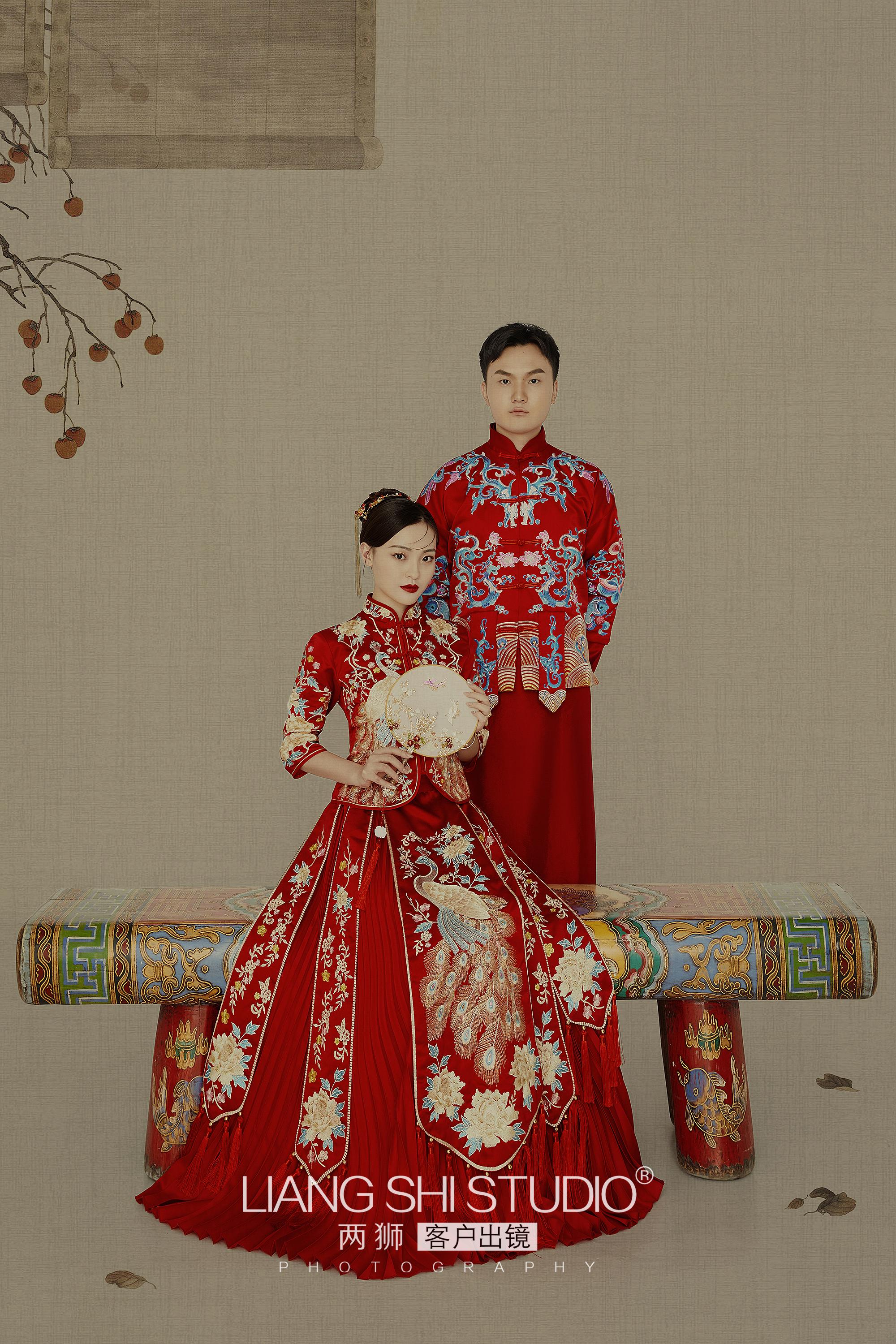 我拍了一组被全家人称赞的婚纱照,中式复古