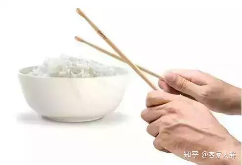 因为敲碗是"讨食客"(乞丐)的专利