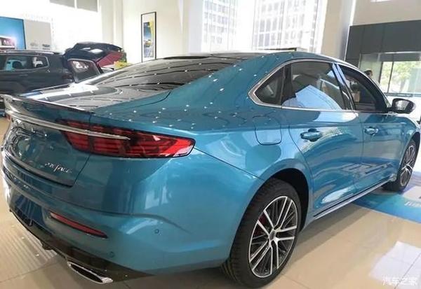 到店实拍2020款吉利星瑞!孔雀蓝色车身很时尚,配国六2.0t