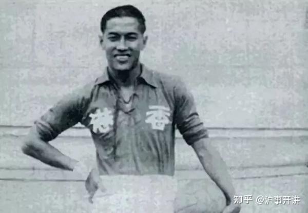 李惠堂25年足球生涯,有人给他统计过,进球1860个,获奖200多项,曾在