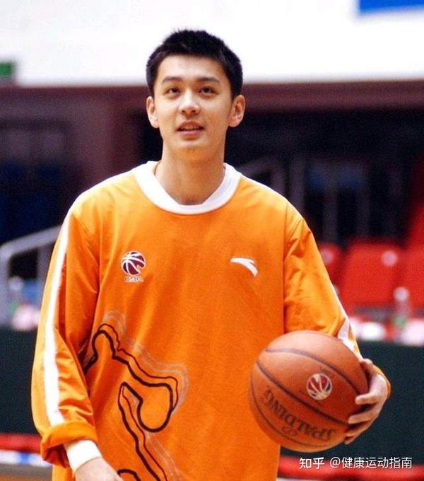 杨鸣绝对是cba第一帅!打篮球里边最帅的,没有之一.