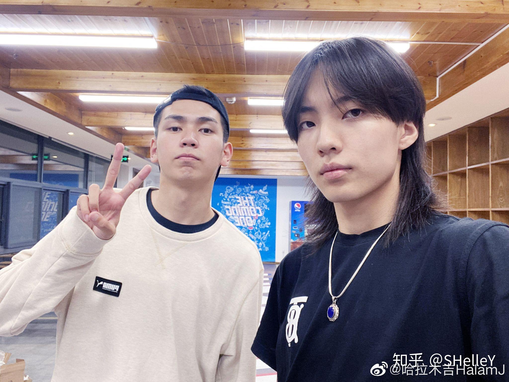 明日之子乐团季第一期下里的选手哈拉木吉帅吗