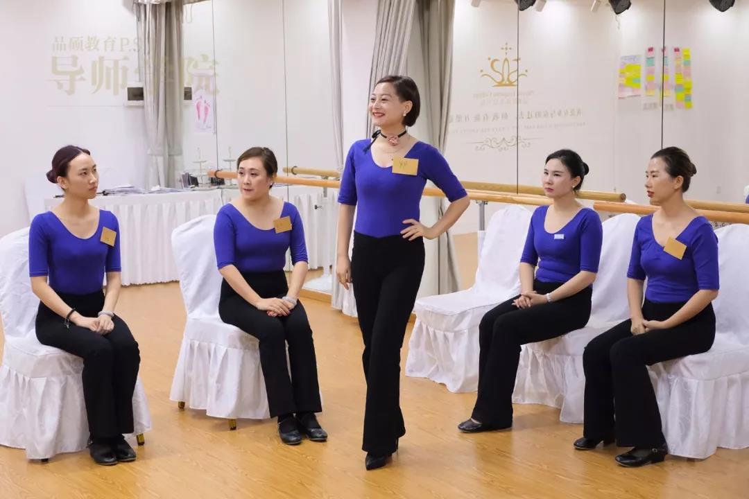品硕教育|《方程礼仪培训师高级班》第二十二课函数与说形体必修1ppt图片