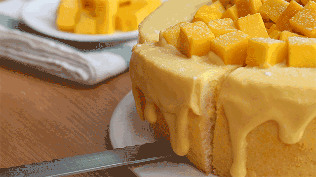 使用糖油拌和法的用意使烤出来的蛋糕体积较大,而组织松软,首先把