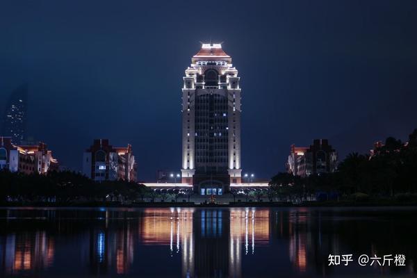 厦门大学颂恩楼夜景 芙蓉湖畔