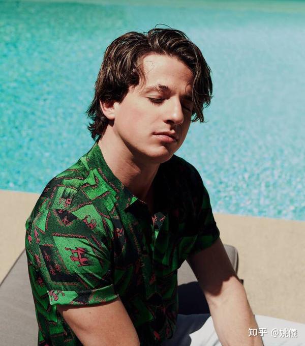 断眉charlie puth?