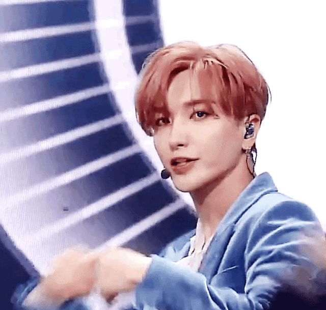 虽然说着希望哥哥天天笑的像小孩子一样无忧无虑,但哥哥自己独处时