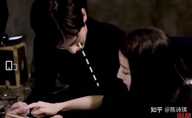 杨洋迪丽热巴因戏生情cg盛典撮合两人深情对视眼神都拉丝了