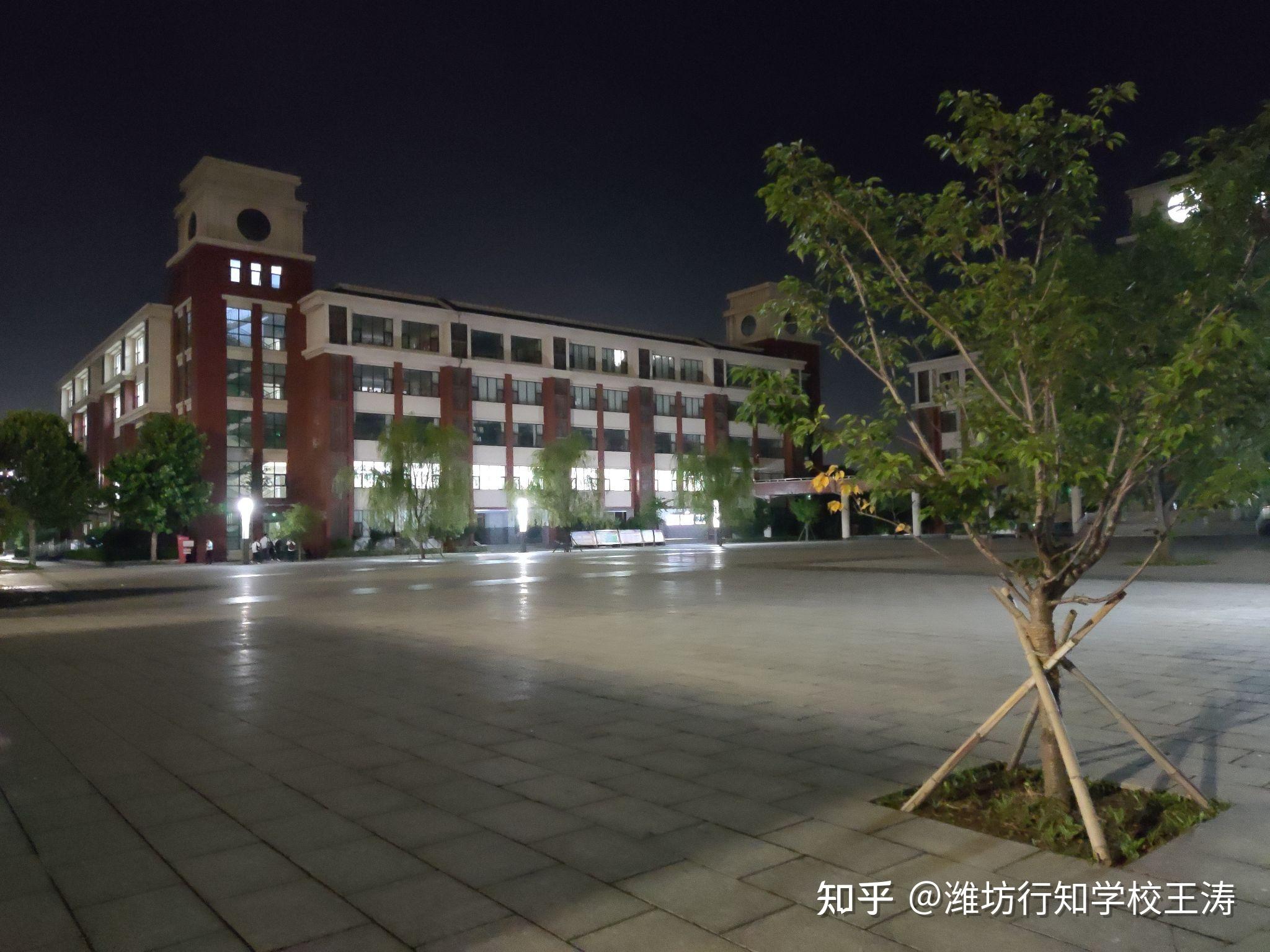 夜色下的潍坊行知学校校园也挺美