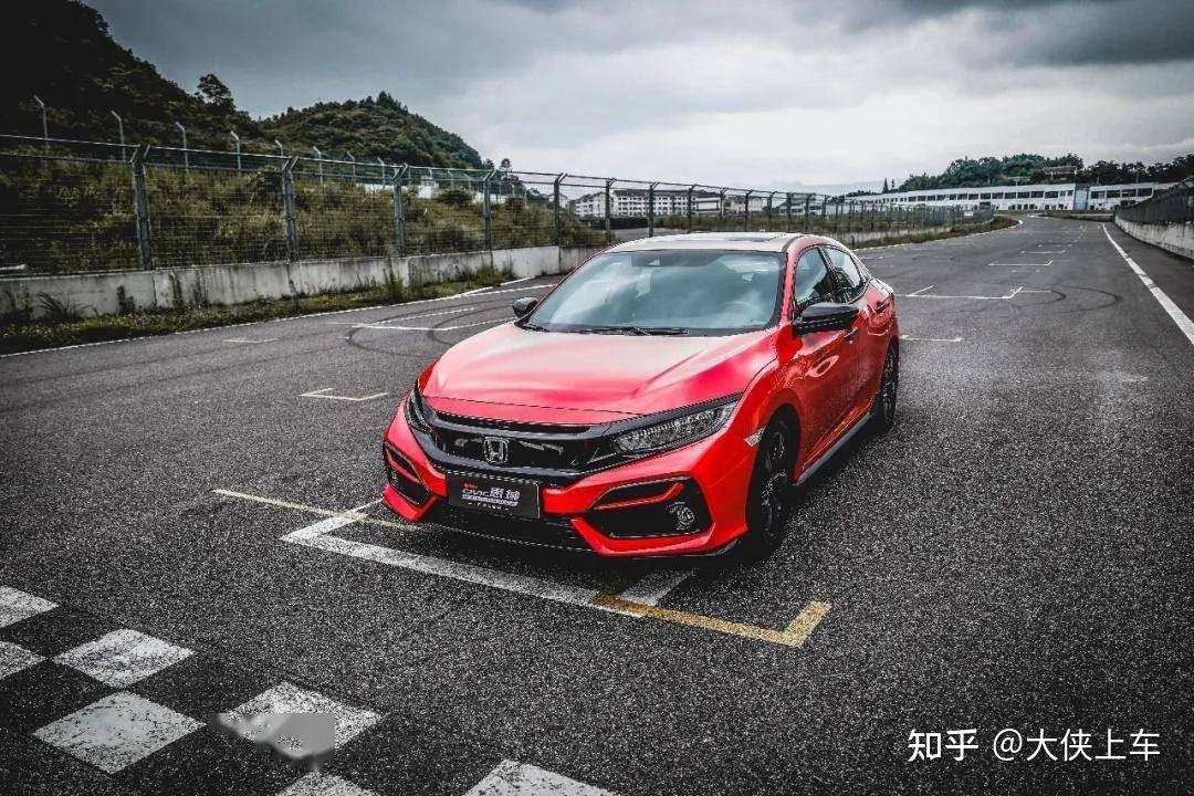 2021款思域月均销量破万两厢版迅速受到年轻用户喜爱