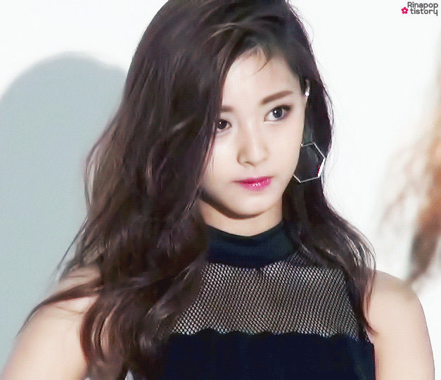 twice 成员周子瑜有哪些惊为天人的瞬间?