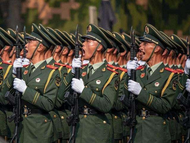 中国阅兵史上唯一的一次失误,却赢得了全世界的尊重和