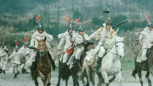 文提到,雍正六年那苏图开始训练两千索伦,达斡尔壮丁充作索伦鸟枪骑兵