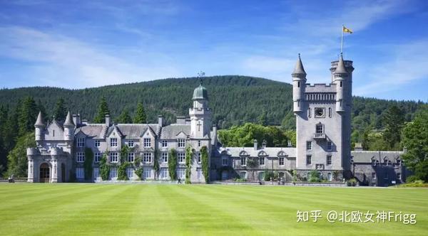 尔堡(balmoral castle)位于阿伯丁郡(aberdeenshire)的巴尔莫勒尔庄园