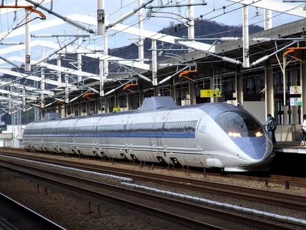 行驶在山阳新干线上的列车共有500系,700系以及n700系3种.