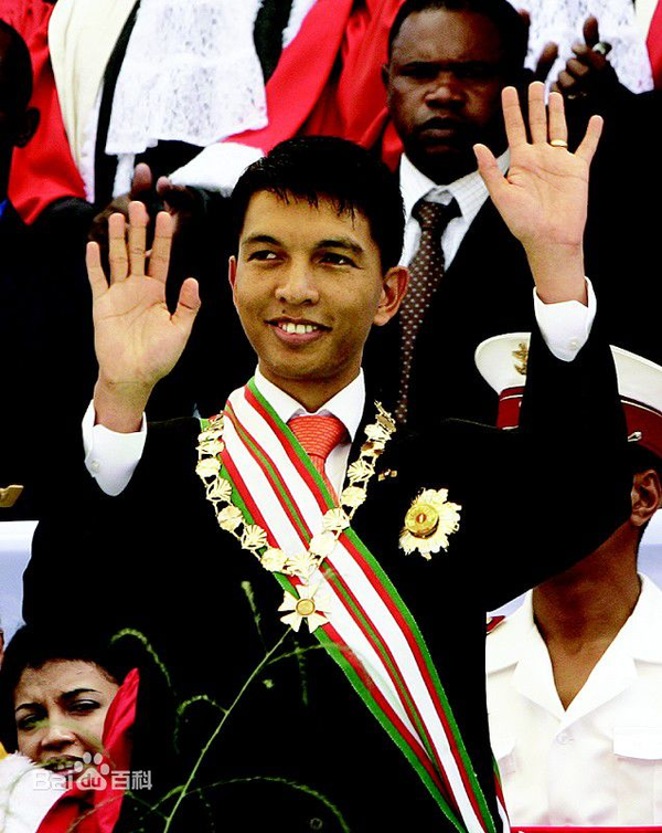 马达加斯加的前总统,一张图就展示了马达加斯加人的多样性~ 让我们来