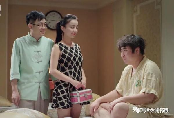 如何理解宋冬野安河桥里面的那句抱着盒子的姑娘,擦汗