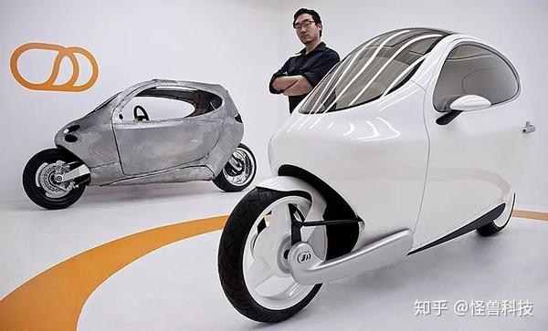 史上最安全的摩托车,全封闭两轮,号称摩托界不倒翁!