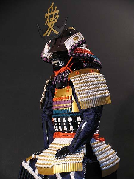 日本武士甲胄是否比同时期中朝的更好看,威武和实用?若是,为什么?
