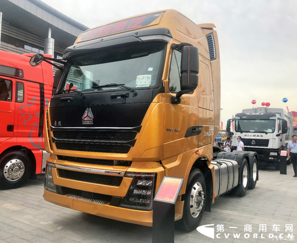 中国重汽豪沃th7牵引车