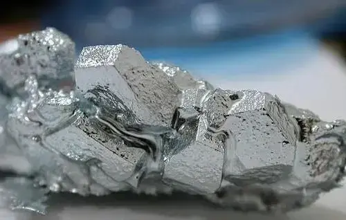 镓的氢氧化物得到了这种新的金属,他将此物质命名为gallium,元素符号