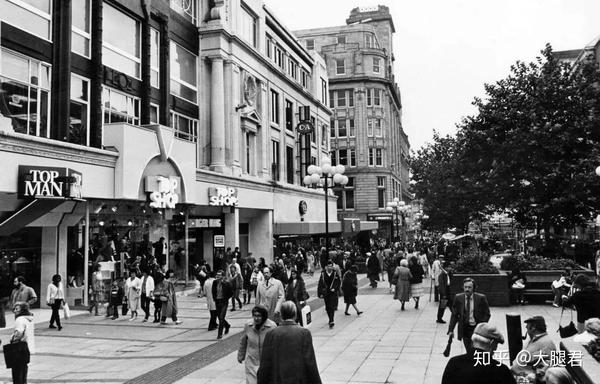 (图片说明:20世纪80年代topshop在英国的门店)