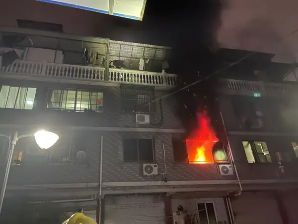 家庭火灾不容忽视一民房起火4人被困