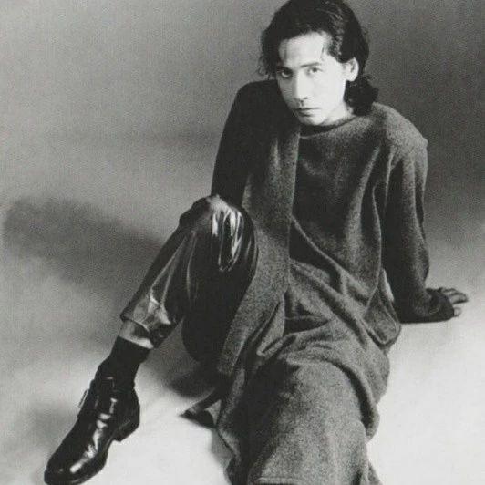 也必须承认: 1996年的齐秦,已经与八十年代那个让人着迷的齐秦有所不