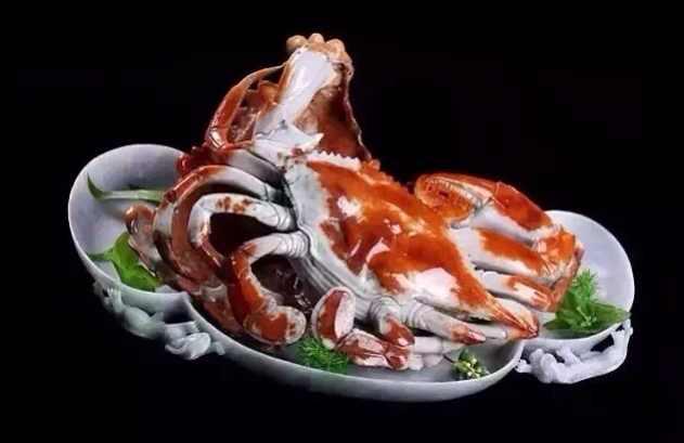 翡翠鲤鱼,年年有余.椒盐龙虾,阳澄湖大闸蟹!