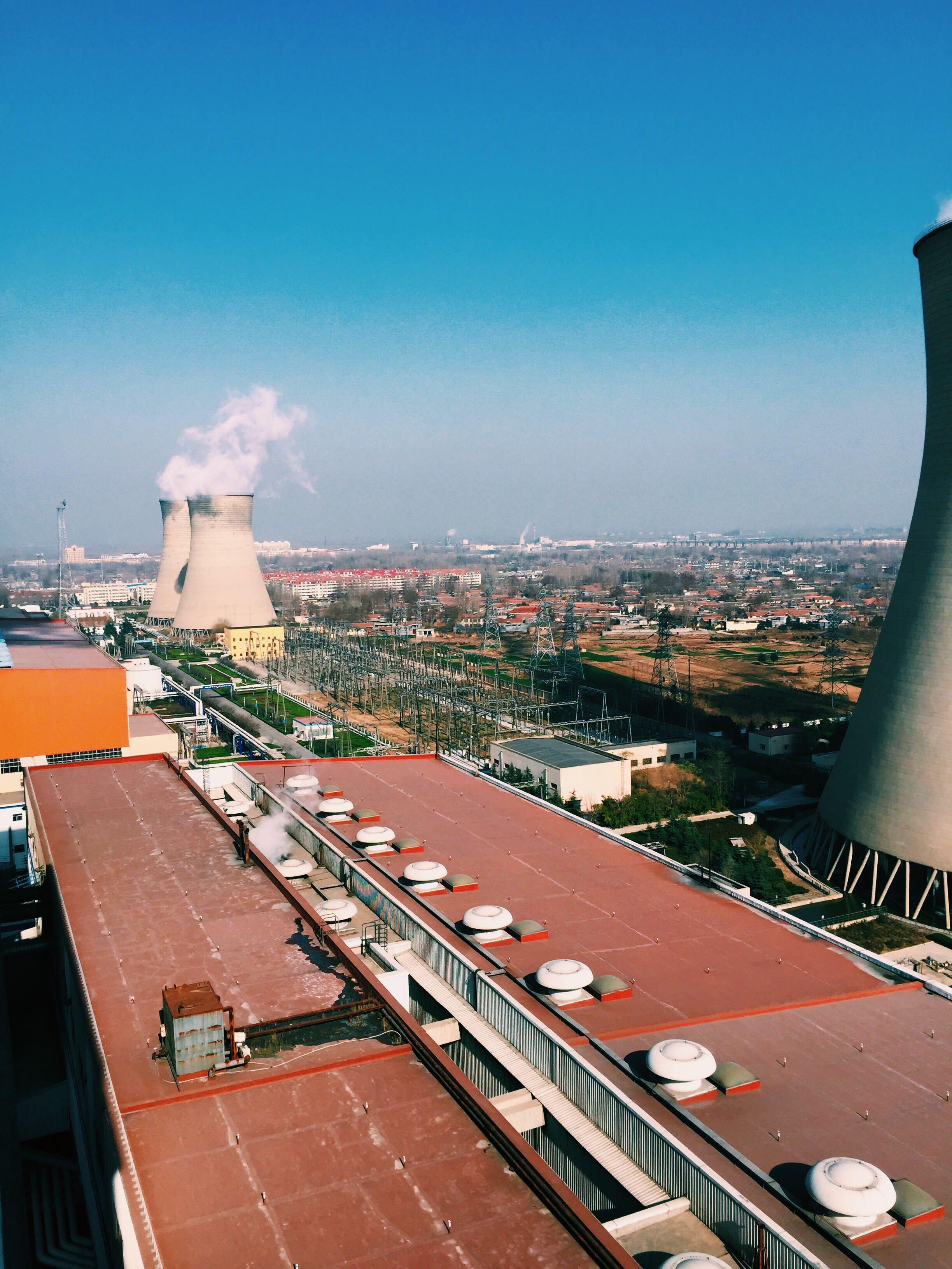 发电厂的大烟囱为什么冒浓浓白烟?