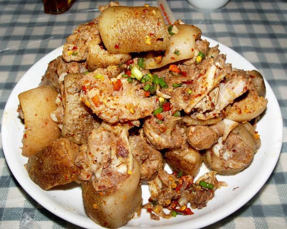 美食深挖机 的想法: 云南美食坨坨肉 | 坨坨肉可说是彝族人饮食文化中