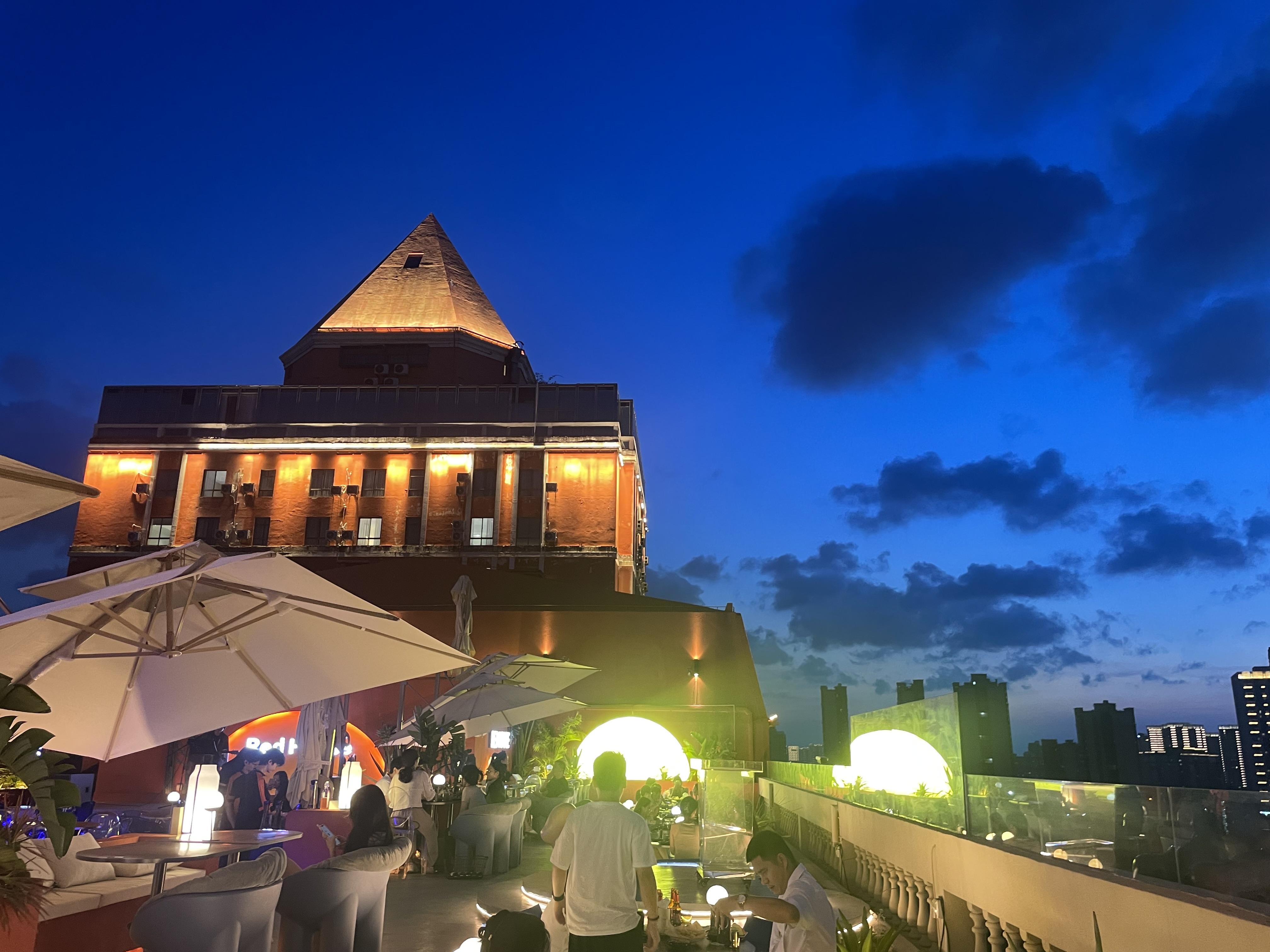 诗人和远方 的想法: 犯贱勿语 | 人有时候挺喜欢犯贱的,有些照片躺在